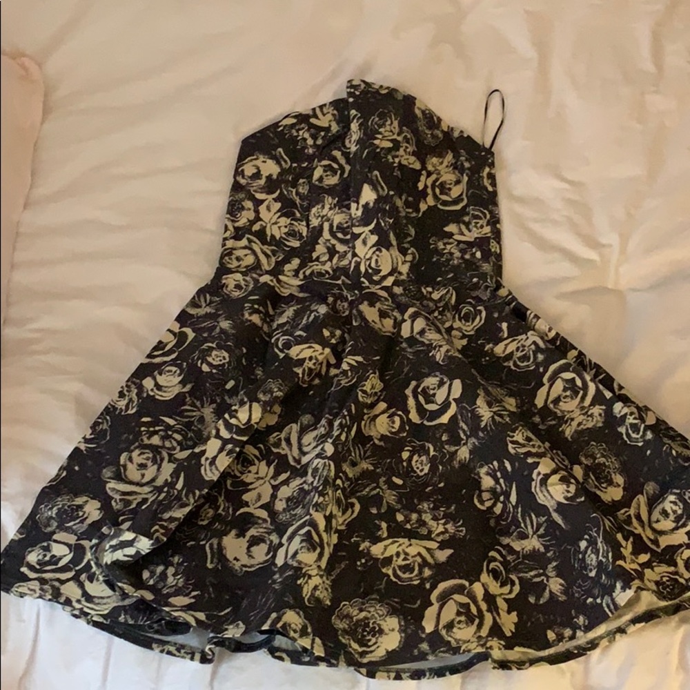 Angie dress size small